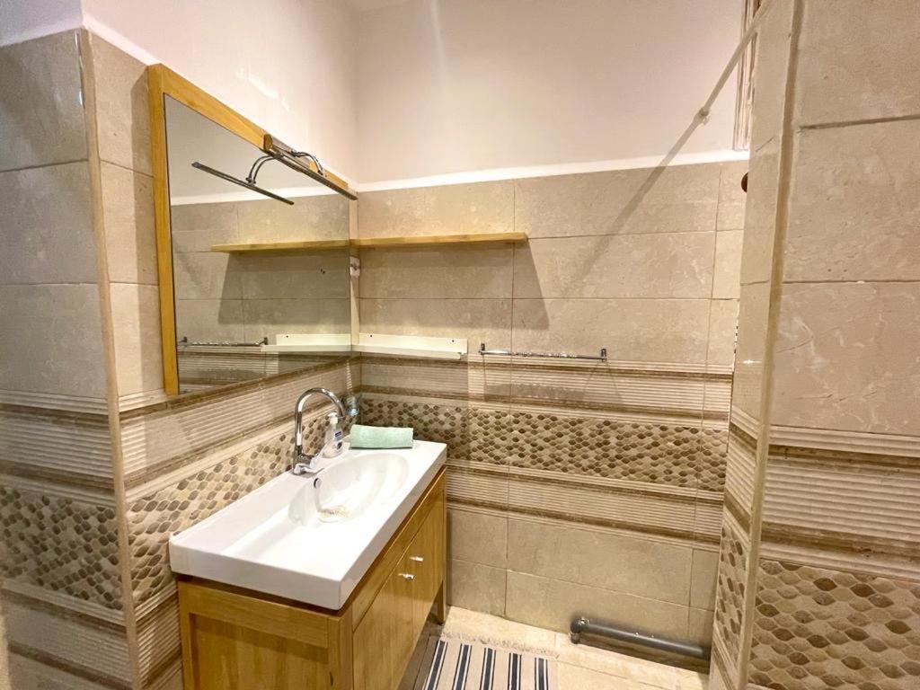 Appartement Dans Immeuble Haussmanien 알제 외부 사진